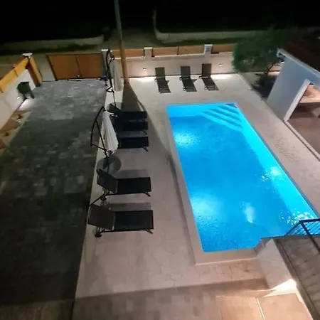 Kuca Za Odmor Feniks Villa